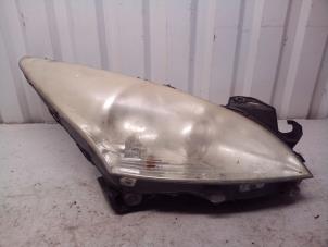 Gebruikte Koplamp rechts Peugeot 3008 I (0U/HU) 1.6 VTI 16V Prijs € 149,99 Margeregeling aangeboden door Autodemontage Tegelen