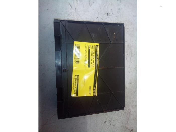 Gebruikte Module Bodycontrol Opel Corsa E 1.4 16V Prijs € 75,00 Margeregeling aangeboden door Autodemontage Tegelen
