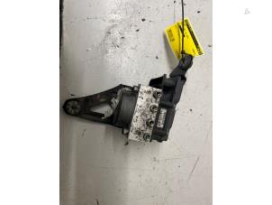 Gebruikte ABS Pomp Renault Scénic II (JM) 1.5 dCi 105 Prijs € 29,98 Margeregeling aangeboden door Autodemontage Tegelen