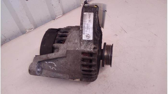 Gebruikte Dynamo Fiat Punto II (188) 1.2 60 S 3-Drs. Prijs € 34,98 Margeregeling aangeboden door Autodemontage Tegelen