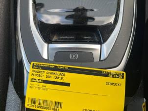 Gebruikte Handrem schakelaar Peugeot 308 (L3/L8/LB/LH/LP) 1.2 12V e-THP PureTech 130 Prijs € 24,98 Margeregeling aangeboden door Autodemontage Tegelen