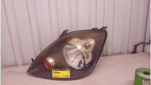 Gebruikte Koplamp links Ford Fiesta Prijs € 34,99 Margeregeling aangeboden door Autodemontage Tegelen
