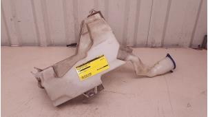 Gebruikte Ruitensproeiertank voor Peugeot 407 (6D) Prijs € 24,99 Margeregeling aangeboden door Autodemontage Tegelen