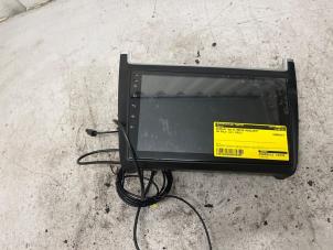 Gebruikte Display Multi Media regelunit Volkswagen Polo V (6R) 1.2 TSI Prijs € 149,99 Margeregeling aangeboden door Autodemontage Tegelen