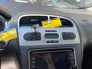 Gebruikte Bedieningspaneel Airco Seat Altea XL (5P5) 1.8 TFSI 16V Prijs € 49,98 Margeregeling aangeboden door Autodemontage Tegelen