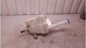 Gebruikte Ruitensproeiertank voor Hyundai i30 (FD) Prijs € 34,99 Margeregeling aangeboden door Autodemontage Tegelen