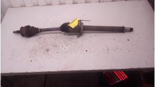 Gebruikte Homokineetas rechts-voor Mercedes B (W245) 1.5 B-160 16V Prijs € 124,99 Margeregeling aangeboden door Autodemontage Tegelen