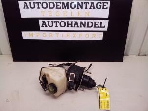 Gebruikte Hoofdremcilinder Mercedes SL (R230) 5.0 SL-500 V8 24V Prijs € 79,98 Margeregeling aangeboden door Autodemontage Tegelen