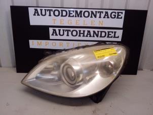 Gebruikte Koplamp links Mercedes B (W245) 2.0 B-200 16V Turbo Prijs € 224,99 Margeregeling aangeboden door Autodemontage Tegelen