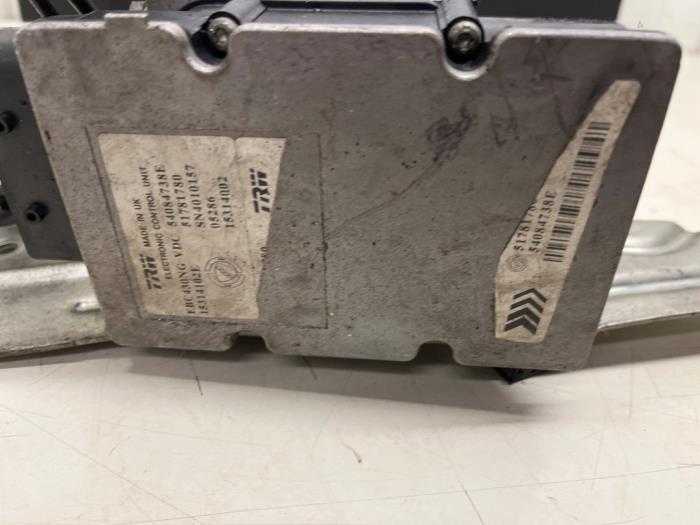 ABS Pomp van een Alfa Romeo 159 (939AX) 1.9 JTS 16V 2006