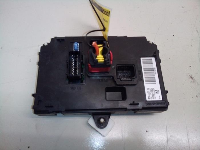 Gebruikte Bodycontrol Module Peugeot 3008 I (0U/HU) 1.6 16V THP 150 Prijs € 59,99 Margeregeling aangeboden door Autodemontage Tegelen