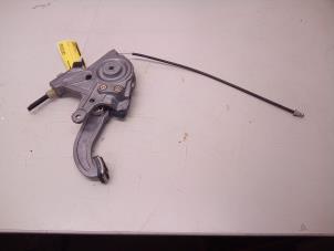 Gebruikte Handremhendel Mercedes SL (R230) Prijs € 59,90 Margeregeling aangeboden door Autodemontage Tegelen