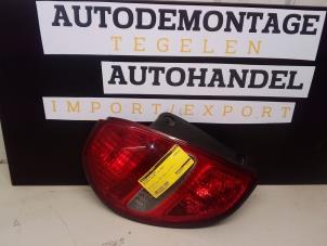 Gebruikte Achterlicht links Daihatsu Sirion/Storia (M1) 1.3 16V DVVT Sport Prijs € 29,90 Margeregeling aangeboden door Autodemontage Tegelen