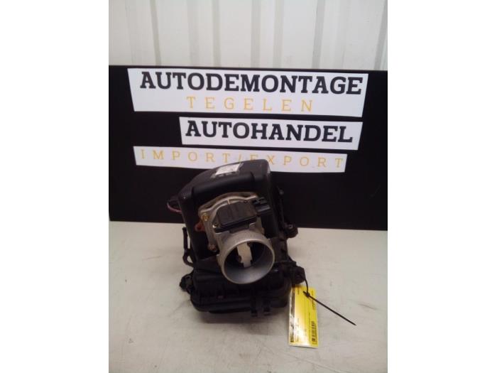 Gebruikte Luchtfilterhuis Mazda 626 (GF14) 1.8i 16V Prijs € 39,99 Margeregeling aangeboden door Autodemontage Tegelen