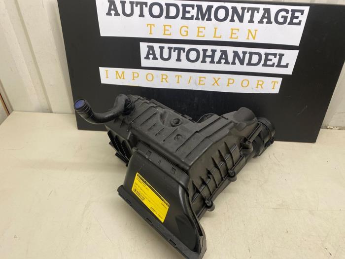 Gebruikte Luchtfilterhuis Volkswagen Passat Variant (3G5) 1.6 TDI 16V Prijs € 54,99 Margeregeling aangeboden door Autodemontage Tegelen