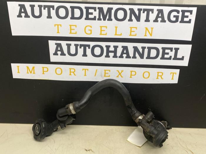 Gebruikte Olie vulpijp Opel Corsa E 1.3 CDTi 16V ecoFLEX Prijs € 39,90 Margeregeling aangeboden door Autodemontage Tegelen