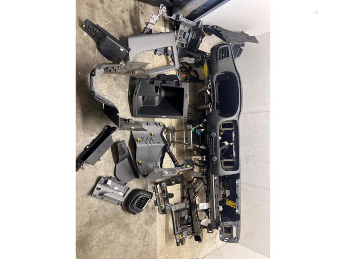Gebruikte Dashboard Citroen Jumpy 2.0 Blue HDI 120 Prijs € 1.000,00 Margeregeling aangeboden door Autodemontage Tegelen