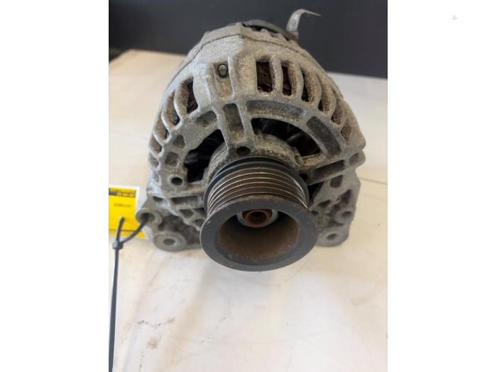 Gebruikte Dynamo Volkswagen Touran (1T1/T2) 2.0 Ecofuel Prijs € 44,99 Margeregeling aangeboden door Autodemontage Tegelen