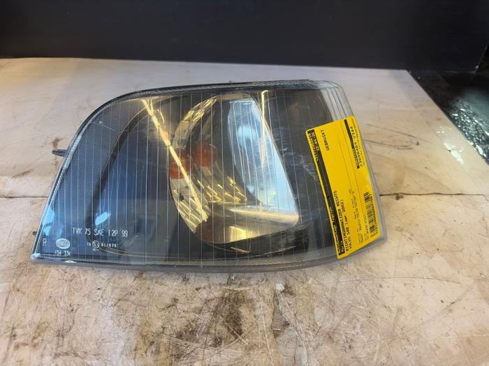 Gebruikte Pinker rechts Volvo S40 (VS) 1.9 D 102 Prijs € 14,98 Margeregeling aangeboden door Autodemontage Tegelen