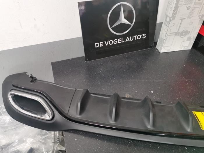 Diffuser achterbumper van een Mercedes-Benz B (W247)  2021