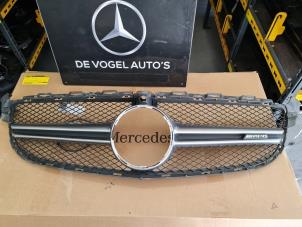 Gebruikte Grille Mercedes C (W205) C-63 AMG S,Edition 1 4.0 V8 Biturbo Prijs € 242,00 Inclusief btw aangeboden door De Vogel Auto's B.V.
