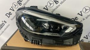 Gebruikte Koplamp rechts Mercedes C (W206) Prijs € 907,50 Inclusief btw aangeboden door De Vogel Auto's B.V.