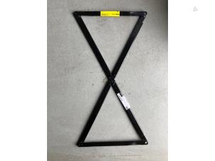 Nieuwe Frontdeel steun Mercedes GLE (V167) Prijs € 104,06 Inclusief btw aangeboden door De Vogel Auto's B.V.