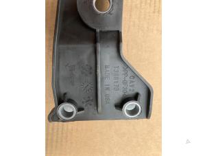 Nieuwe Frontdeel steun Mercedes GLE (V167) Prijs € 71,39 Inclusief btw aangeboden door De Vogel Auto's B.V.