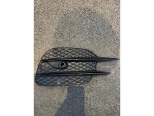 Gebruikte Bumper Rooster Mercedes V (447.8) Prijs € 332,75 Inclusief btw aangeboden door De Vogel Auto's B.V.