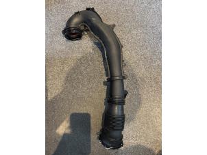 Gebruikte Luchtinlaat slang Mercedes A (177.0) Prijs € 59,90 Inclusief btw aangeboden door De Vogel Auto's B.V.