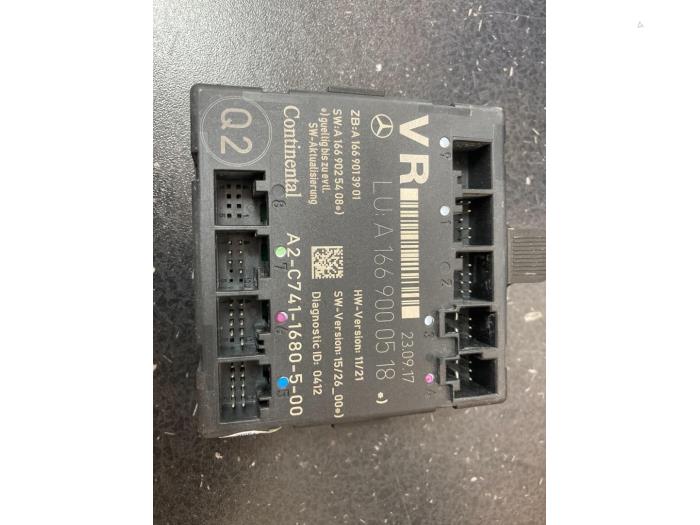 Gebruikte Module (diversen) Mercedes Diversen Prijs € 54,45 Inclusief btw aangeboden door De Vogel Auto's B.V.