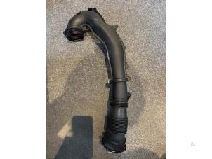 Gebruikte Luchtinlaat slang Mercedes A (177.0) Prijs € 59,90 Inclusief btw aangeboden door De Vogel Auto's B.V.