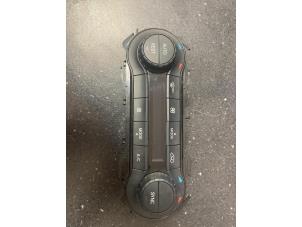 Gebruikte Display Climat Control Mercedes Diversen Prijs € 211,75 Inclusief btw aangeboden door De Vogel Auto's B.V.