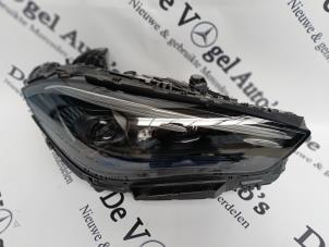 Gebruikte Koplamp rechts Mercedes CLE (A236) 3.0 450 4-Matic 24V Prijs € 1.150,00 Margeregeling aangeboden door De Vogel Auto's B.V.