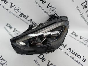 Gebruikte Linker Koplamp Mercedes C Estate (S206) C-220d 2.0 Turbo 16V 4-Matic Prijs € 907,50 Inclusief btw aangeboden door De Vogel Auto's B.V.