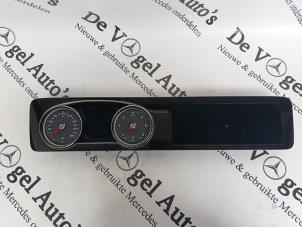 Gebruikte Navigatie Display Mercedes E (W213) E-220d 2.0 Turbo 16V 4-Matic Prijs € 200,00 Margeregeling aangeboden door De Vogel Auto's B.V.