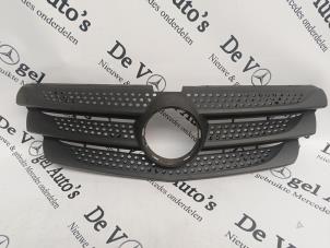 Gebruikte Grille Mercedes Vito (447.6) 2.2 116 CDI 16V Prijs € 60,50 Inclusief btw aangeboden door De Vogel Auto's B.V.