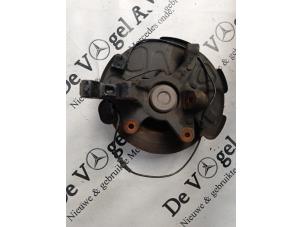 Gebruikte Asschenkel links-voor Mercedes Vito (447.6) 2.0 116 CDI 16V Prijs € 242,00 Inclusief btw aangeboden door De Vogel Auto's B.V.