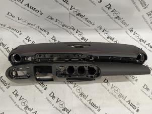 Gebruikte Dashboard Mercedes A (177.0) 1.3 A-180 Turbo 16V Prijs € 665,50 Inclusief btw aangeboden door De Vogel Auto's B.V.