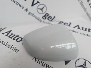 Gebruikte Spiegelkap rechts Mercedes A (177.0) 1.3 A-200 Turbo 16V Prijs € 48,40 Inclusief btw aangeboden door De Vogel Auto's B.V.