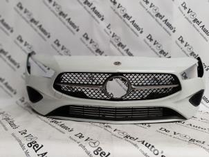 Gebruikte Voorbumper Mercedes CLA (118.3) 1.3 CLA-200 Turbo 16V Prijs € 968,00 Inclusief btw aangeboden door De Vogel Auto's B.V.