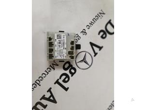 Gebruikte Deur module Mercedes A (177.0) 1.3 A-200 Turbo 16V Prijs € 25,00 Margeregeling aangeboden door De Vogel Auto's B.V.