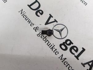 Gebruikte PDC Sensor Mercedes C (W206) C-220d 2.0 Turbo 16V Prijs € 38,72 Inclusief btw aangeboden door De Vogel Auto's B.V.