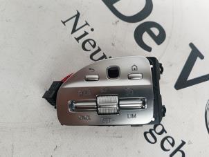Gebruikte Schakelaar stuurbediening Mercedes A (177.0) 1.3 A-200 Turbo 16V Prijs € 90,75 Inclusief btw aangeboden door De Vogel Auto's B.V.
