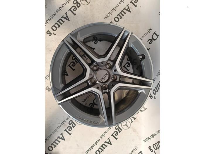 Gebruikte Velg Mercedes E (W213) E-300 2.0 Turbo 16V Prijs € 302,50 Inclusief btw aangeboden door De Vogel Auto's B.V.