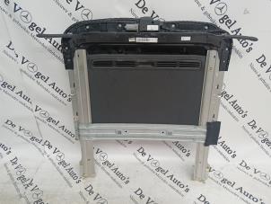 Gebruikte Schuifkanteldak Mercedes C (W205) C-200d 2.2 16V Prijs € 484,00 Inclusief btw aangeboden door De Vogel Auto's B.V.