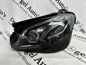 Gebruikte Koplamp links Mercedes E (W213) E-200d 2.0 Turbo 16V Prijs € 1.391,50 Inclusief btw aangeboden door De Vogel Auto's B.V.