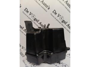 Gebruikte Tank adblue Mercedes Sprinter 3,5t (907.6/910.6) 317 CDI 2.0 D RWD Prijs € 847,00 Inclusief btw aangeboden door De Vogel Auto's B.V.