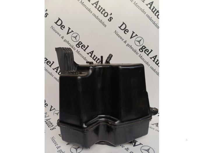 Adblue tank van een Mercedes-Benz Sprinter 3,5t (907.6/910.6) 317 CDI 2.0 D RWD 2021