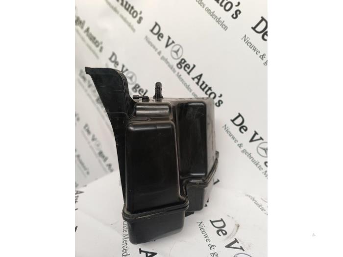 Adblue tank van een Mercedes-Benz Sprinter 3,5t (907.6/910.6) 317 CDI 2.0 D RWD 2021